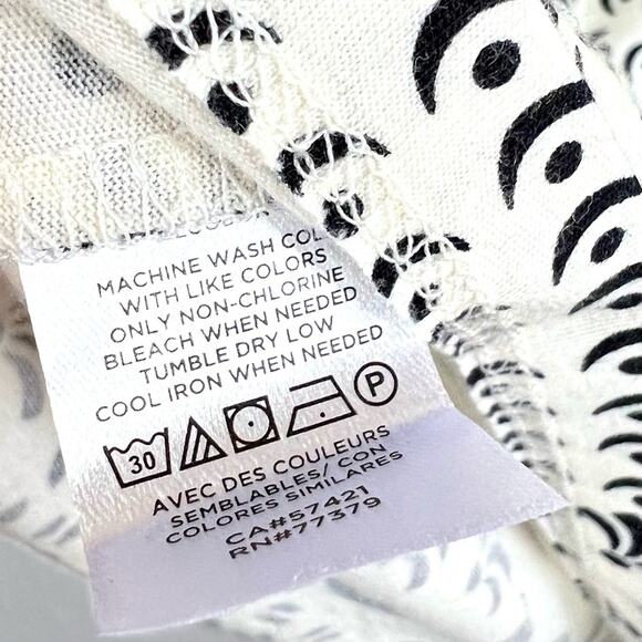 NWT Ann Taylor white w/ black abstract patter t-shirt with ruffle accent sleeve - Picture 8 of 10